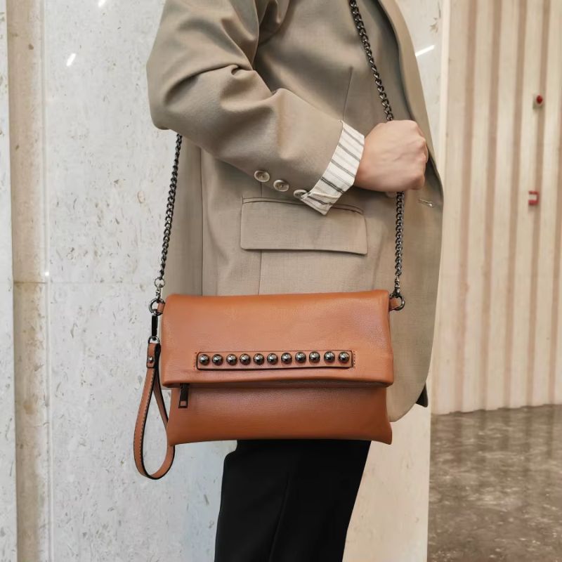 bolsa clutch feminina,
clutch feminina para festa,
bolsa de festa feminina,
bolsa clutch com alça,
clutch feminina elegante,
bolsa feminina para eventos,
bolsa de mão feminina,
clutch estruturada feminina,
bolsa feminina sofisticada,
clutch feminina moderna