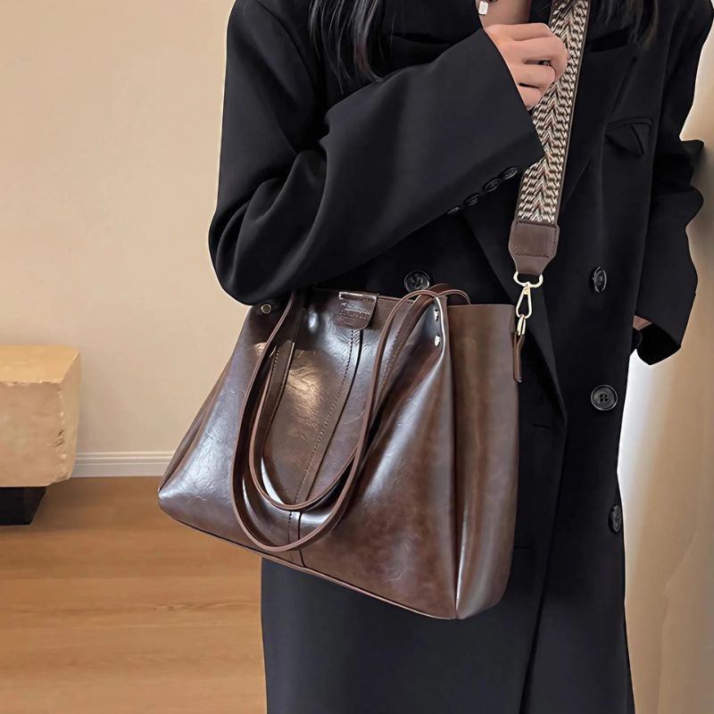 bolsa couro,
bolsa transversal feminina,
bolsa grande feminina,
bolsa feminina grande,
bolsa feminina,
bolsa de couro feminina,
bolsa couro feminina,
Bolsa Tote,
Bolsa Tiracolo