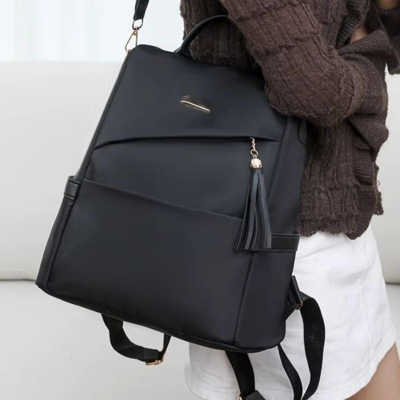 mochila feminina nylon, mochila feminina moderna, mochila feminina leve, mochila feminina média, mochila feminina prática, mochila feminina resistente, mochila feminina casual, mochila feminina dia a dia, mochila feminina elegante, mochila feminina urbana, mochila feminina confortável, mochila feminina funcional