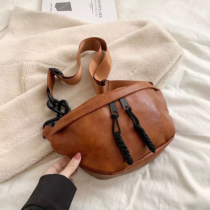 bolsa feminina pochete, bolsa feminina transversal moderna, bolsa feminina crossbody, bolsa feminina pequena prática, bolsa feminina moderna urbana, bolsa feminina pochete elegante, bolsa feminina leve, bolsa feminina casual moderna, bolsa feminina versátil, bolsa feminina compacta, bolsa feminina ombro pequena, bolsa feminina estilo pochete