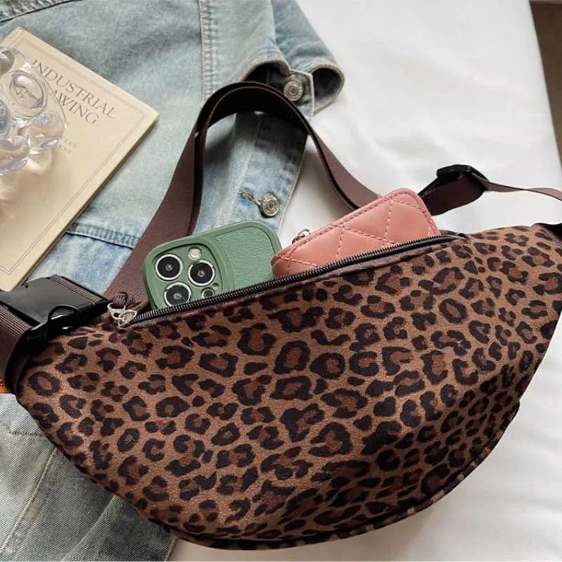 bolsa pochete feminina, bolsa feminina animal print, bolsa feminina leopardo, bolsa feminina estampa de leopardo, pochete feminina moderna, bolsa transversal feminina, bolsa casual feminina, bolsa feminina fashion, bolsa feminina nylon, bolsa feminina estampada, bolsa feminina jovem, bolsa feminina moderna, bolsa feminina confortável, bolsa feminina street style, pochete feminina casual, bolsa feminina compacta, bolsa feminina onça, bolsa feminina leopard print, bolsa feminina estilosa, bolsa feminina Nicol