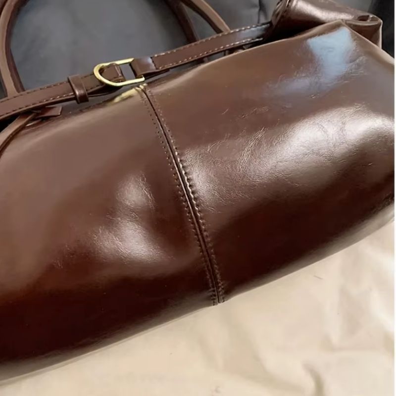 bolsa feminina grande, bolsa feminina de ombro, bolsa grande feminina, bolsa de ombro feminina, bolsa feminina couro PU, bolsa grande couro PU, bolsa feminina Marília, bolsa de ombro grande, bolsa feminina elegante, bolsa feminina moderna, bolsa feminina para trabalho, bolsa feminina para dia a dia, bolsa estilo canoa, bolsa horizontal feminina, bolsa feminina marrom, bolsa feminina preta, bolsa feminina café, bolsa feminina vinho, bolsa couro sintético feminina, bolsa feminina espaçosa