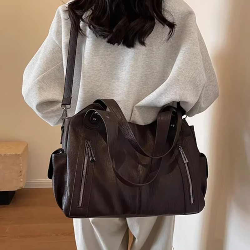 bolsa feminina grande tiracolo, bolsa feminina grande com bolsos, bolsa feminina couro macio grande, bolsa feminina espaçosa, bolsa feminina organizada, bolsa feminina prática grande, bolsa feminina dia a dia grande, bolsa feminina ombro grande, bolsa feminina funcional, bolsa feminina moderna grande, bolsa feminina com ziper, bolsa feminina elegante grande