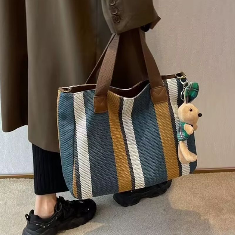 bolsa feminina, bolsa feminina Mel, bolsa Mel, bolsa feminina tipo sacola, bolsa tipo sacola feminina, bolsa sacola feminina, bolsa feminina de tecido, bolsa de tecido feminina, bolsa feminina listrada, bolsa listrada feminina, bolsa de tecido listrada, bolsa feminina tamanho médio, bolsa feminina média, bolsa média feminina, bolsa feminina média espaçosa, bolsa feminina 38 cm, bolsa feminina 38x28, bolsa feminina 38x28x11, bolsa feminina de ombro, bolsa de ombro feminina, bolsa feminina com alça longa, bol