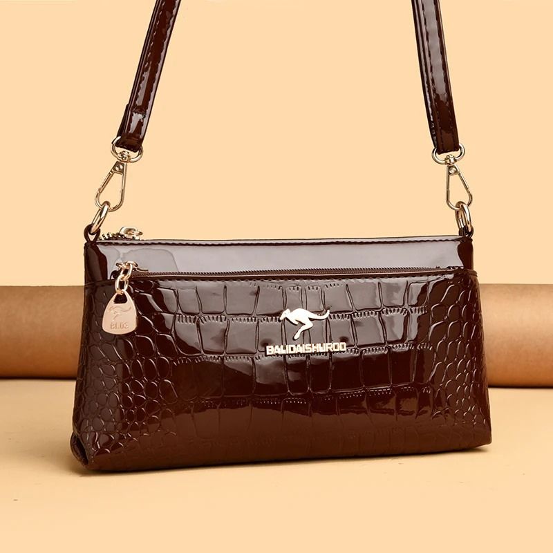 bolsa clutch feminina, bolsa feminina elegante, bolsa feminina sofisticada, bolsa crocodilo feminina, bolsa feminina envernizada, clutch feminina preta, clutch feminina azul, clutch feminina vermelha, bolsa feminina café, bolsa tiracolo feminina elegante, bolsa feminina pequena, bolsa feminina moderna, bolsa feminina premium, bolsa feminina social, clutch feminina luxo, bolsa feminina brilho, bolsa feminina compacta, bolsa feminina transversal, bolsa feminina textura crocodilo, bolsa feminina casual chic, b