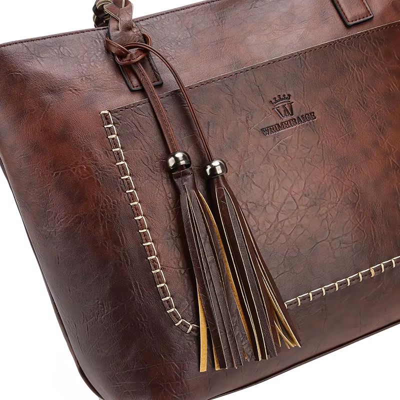 bolsa feminina, bolsa feminina Cristina, bolsa Cristina, bolsa feminina de ombro, bolsa de ombro feminina, bolsa feminina média, bolsa feminina tamanho médio, bolsa feminina de ombro média, bolsa feminina couro PU, bolsa de couro PU feminina, bolsa feminina de couro sintético, bolsa feminina boho, bolsa boho feminina, bolsa feminina boho chic, bolsa boho chic, bolsa feminina estilo boho, bolsa feminina hippie chic, bolsa feminina estilo hippie, bolsa feminina vintage, bolsa feminina retrô, bolsa feminina co