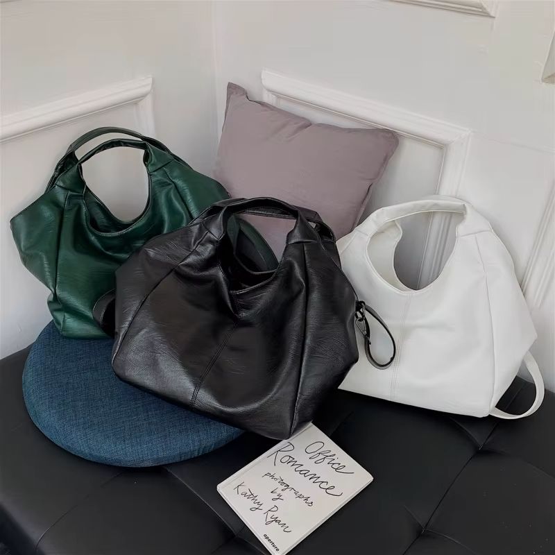 bolsa feminina tote grande, bolsa feminina grande couro macio, bolsa feminina estilo saco, bolsa feminina grande elegante, bolsa feminina tiracolo grande, bolsa feminina ombro grande, bolsa feminina espaçosa, bolsa feminina casual elegante, bolsa feminina grande dia a dia, bolsa feminina moderna grande, bolsa feminina confortável grande, bolsa feminina prática grande