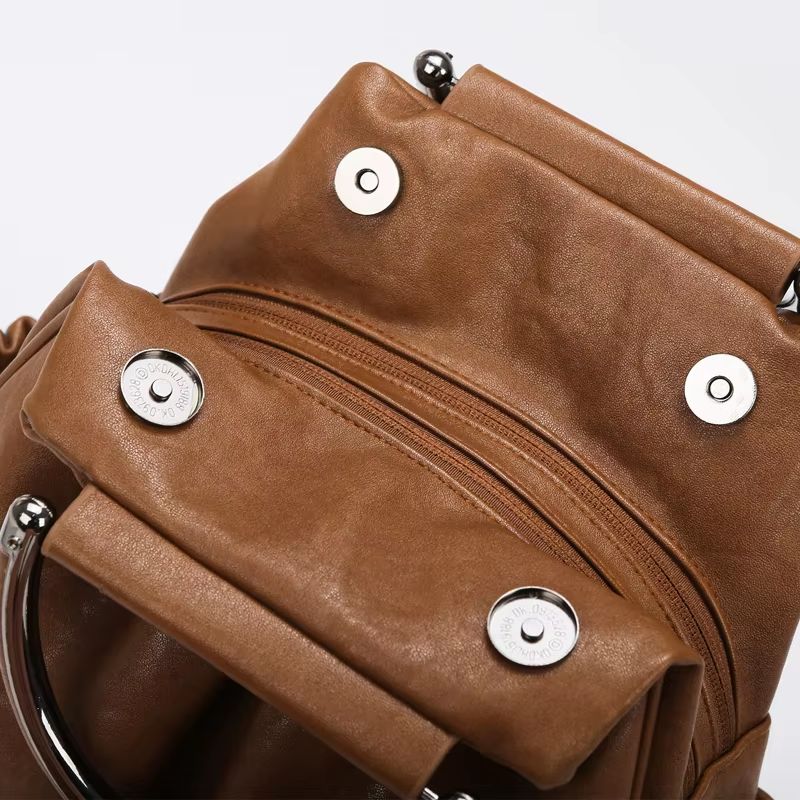 Mochila Universitária,
mochila vintage,
mochila feminina grande,
mochila feminina,
Mochila Escolar,
mochila de couro feminina,
mochila de couro,
bolsa transversal feminina,
bolsa grande feminina,
bolsa feminina,
mochila tipo saco