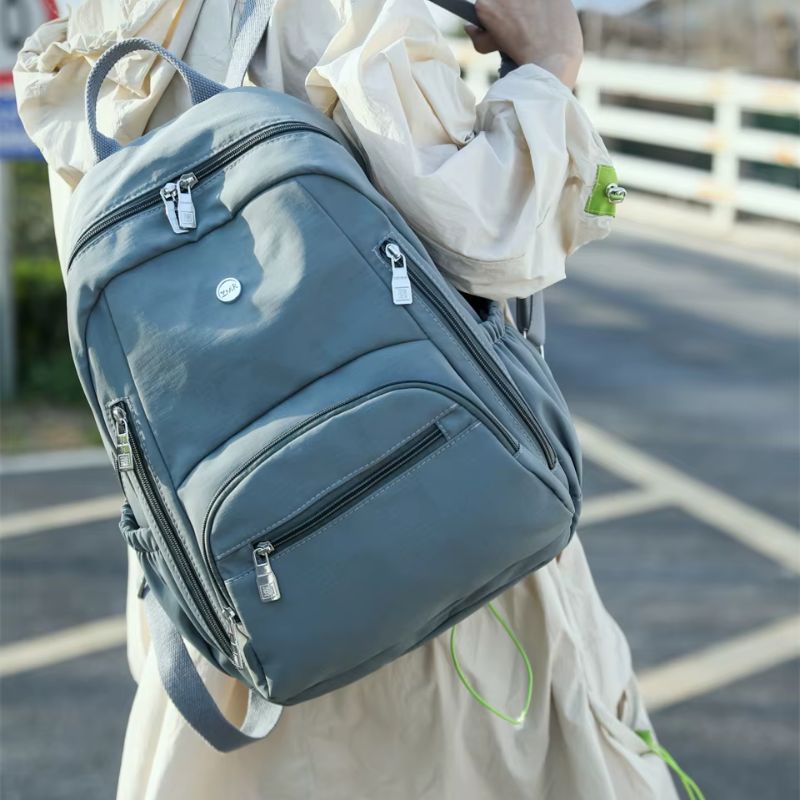 mochila feminina nylon, mochila feminina grande, mochila feminina para trabalho, mochila feminina para estudo, mochila feminina A4, mochila feminina resistente, mochila feminina leve, mochila feminina moderna, mochila feminina com divisórias, mochila feminina casual, mochila feminina confortável, mochila feminina espaçosa