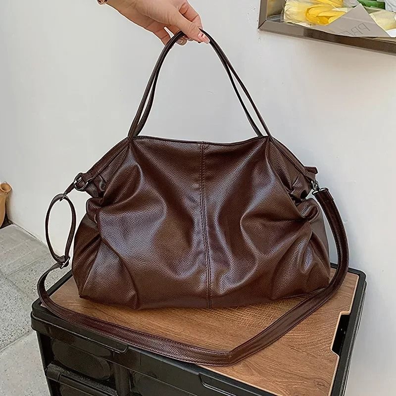 bolsa feminina grande, bolsa feminina grande Malu, bolsa Malu, bolsa feminina tiracolo, bolsa tiracolo feminina, bolsa tiracolo grande, bolsa feminina grande tiracolo, bolsa tote feminina, bolsa tote grande, bolsa feminina tote, bolsa tipo saco feminina, bolsa saco feminina, bolsa feminina tipo saco, bolsa saco grande, bolsa feminina couro PU, bolsa couro PU feminina, bolsa grande couro PU, bolsa feminina espaçosa, bolsa grande espaçosa, bolsa feminina 43 cm, bolsa grande 43 cm, bolsa feminina para o dia a