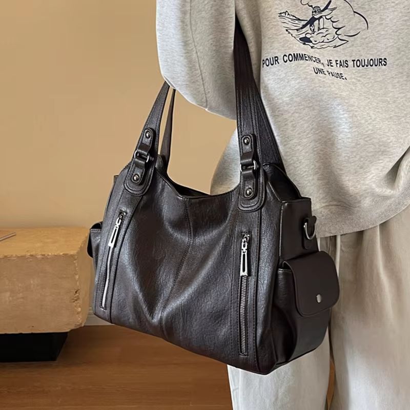 bolsa feminina grande tiracolo, bolsa feminina grande com bolsos, bolsa feminina couro macio grande, bolsa feminina espaçosa, bolsa feminina organizada, bolsa feminina prática grande, bolsa feminina dia a dia grande, bolsa feminina ombro grande, bolsa feminina funcional, bolsa feminina moderna grande, bolsa feminina com ziper, bolsa feminina elegante grande