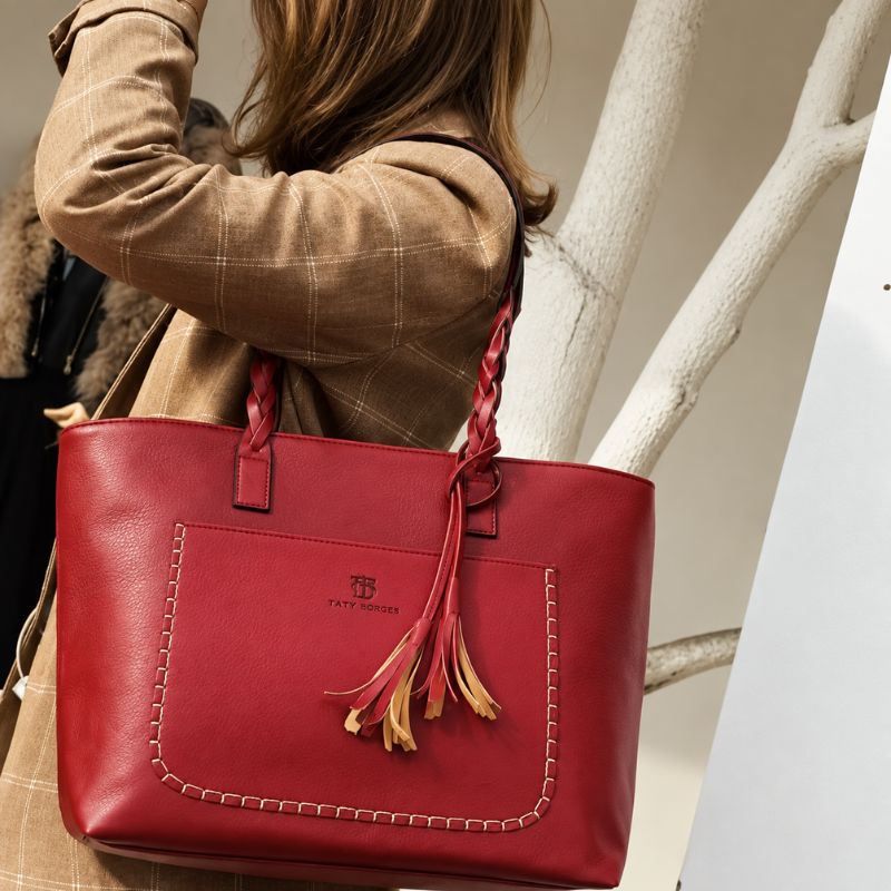 bolsa feminina, bolsa feminina Cristina, bolsa Cristina, bolsa feminina de ombro, bolsa de ombro feminina, bolsa feminina média, bolsa feminina tamanho médio, bolsa feminina de ombro média, bolsa feminina couro PU, bolsa de couro PU feminina, bolsa feminina de couro sintético, bolsa feminina boho, bolsa boho feminina, bolsa feminina boho chic, bolsa boho chic, bolsa feminina estilo boho, bolsa feminina hippie chic, bolsa feminina estilo hippie, bolsa feminina vintage, bolsa feminina retrô, bolsa feminina co