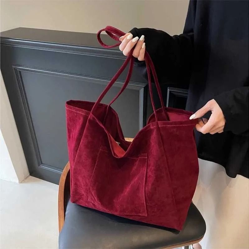 bolsa feminina grande, bolsa feminina grande Juci, bolsa Juci, bolsa tipo saco feminina, bolsa saco feminina, bolsa feminina suede, bolsa feminina em suede, bolsa suede sintético, bolsa em suede sintético, bolsa estilo camurça, bolsa feminina estilo camurça, bolsa camurça feminina, bolsa efeito camurça, bolsa grande camurça, bolsa grande suede, bolsa de ombro feminina, bolsa feminina de ombro, bolsa grande de ombro, bolsa feminina espaçosa, bolsa grande espaçosa, bolsa feminina para o dia a dia, bolsa grand