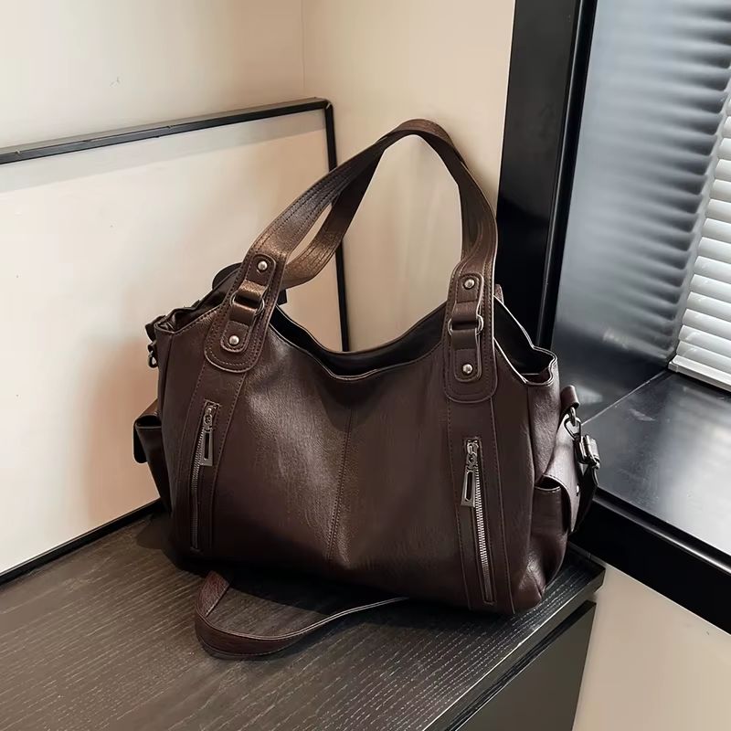 bolsa feminina grande tiracolo, bolsa feminina grande com bolsos, bolsa feminina couro macio grande, bolsa feminina espaçosa, bolsa feminina organizada, bolsa feminina prática grande, bolsa feminina dia a dia grande, bolsa feminina ombro grande, bolsa feminina funcional, bolsa feminina moderna grande, bolsa feminina com ziper, bolsa feminina elegante grande