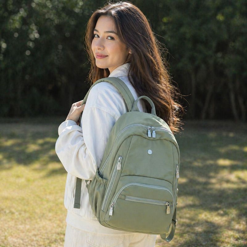 mochila feminina nylon, mochila feminina grande, mochila feminina para trabalho, mochila feminina para estudo, mochila feminina A4, mochila feminina resistente, mochila feminina leve, mochila feminina moderna, mochila feminina com divisórias, mochila feminina casual, mochila feminina confortável, mochila feminina espaçosa