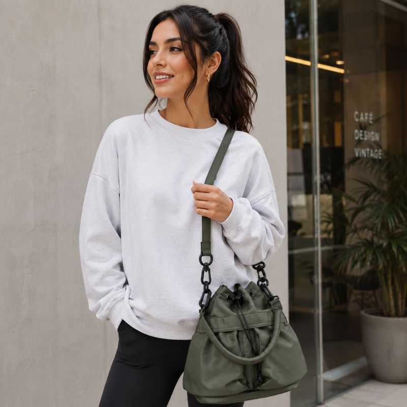bolsa feminina nylon, bolsa feminina impermeável, bolsa feminina casual, bolsa feminina moderna, bolsa feminina estilo saco, bolsa bucket bag feminina, bolsa feminina tiracolo nylon, bolsa feminina transversal, bolsa feminina leve, bolsa feminina pequena média, bolsa feminina verde, bolsa feminina preta, bolsa feminina off white, bolsa feminina bege, bolsa feminina moderna casual, bolsa feminina para dia a dia, bolsa feminina jovial, bolsa feminina estilosa
