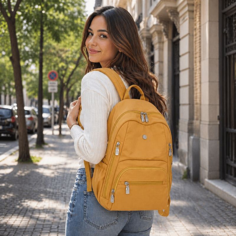 mochila feminina nylon, mochila feminina grande, mochila feminina para trabalho, mochila feminina para estudo, mochila feminina A4, mochila feminina resistente, mochila feminina leve, mochila feminina moderna, mochila feminina com divisórias, mochila feminina casual, mochila feminina confortável, mochila feminina espaçosa