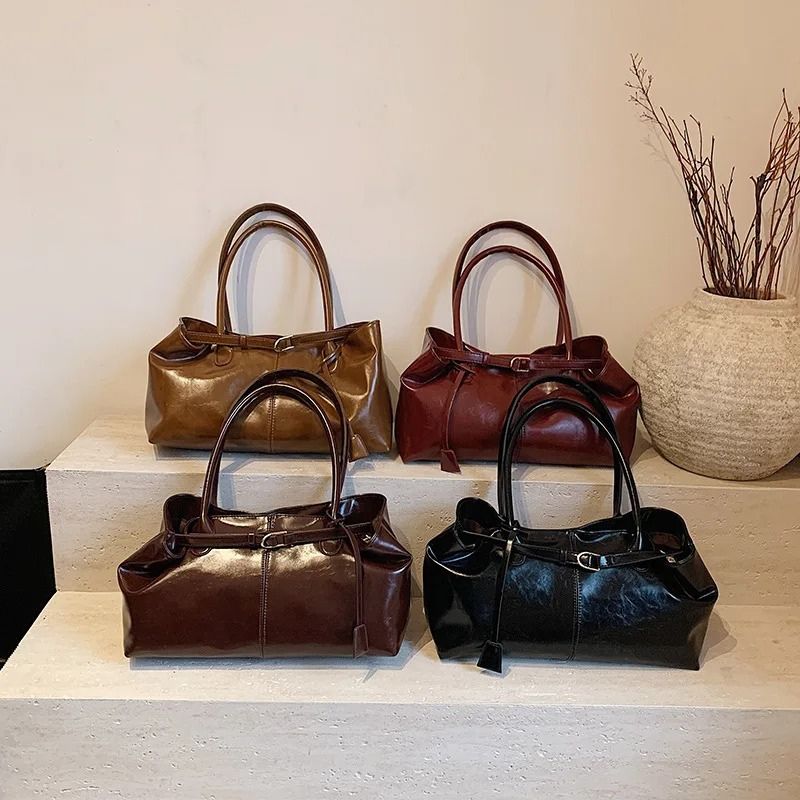 bolsa feminina grande, bolsa feminina de ombro, bolsa grande feminina, bolsa de ombro feminina, bolsa feminina couro PU, bolsa grande couro PU, bolsa feminina Marília, bolsa de ombro grande, bolsa feminina elegante, bolsa feminina moderna, bolsa feminina para trabalho, bolsa feminina para dia a dia, bolsa estilo canoa, bolsa horizontal feminina, bolsa feminina marrom, bolsa feminina preta, bolsa feminina café, bolsa feminina vinho, bolsa couro sintético feminina, bolsa feminina espaçosa