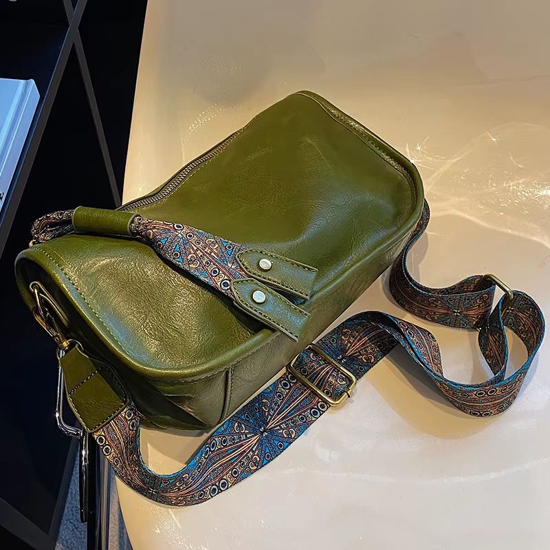 bolsa feminina tiracolo, bolsa feminina simone, bolsa feminina pequena, bolsa feminina média, bolsa feminina couro sintético, bolsa feminina couro PU, bolsa feminina macia, bolsa feminina elegante, bolsa feminina moderna, bolsa feminina casual, bolsa feminina ombro, bolsa feminina transversal, bolsa feminina baguete, bolsa feminina premium, bolsa feminina sofisticada, bolsa feminina fashion, bolsa feminina alça estampada, bolsa feminina alça pavão, bolsa feminina exclusiva, bolsa feminina preta, bolsa femin