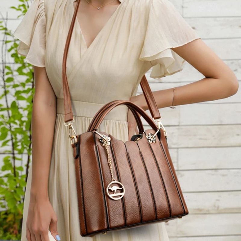 bolsa transversal feminina,
bolsa tiracolo,
bolsa feminina,
bolsa de couro feminina,
bolsa de couro,
bolsa couro,
Bolsa Crocodilo,
Bolsa Feminina Média