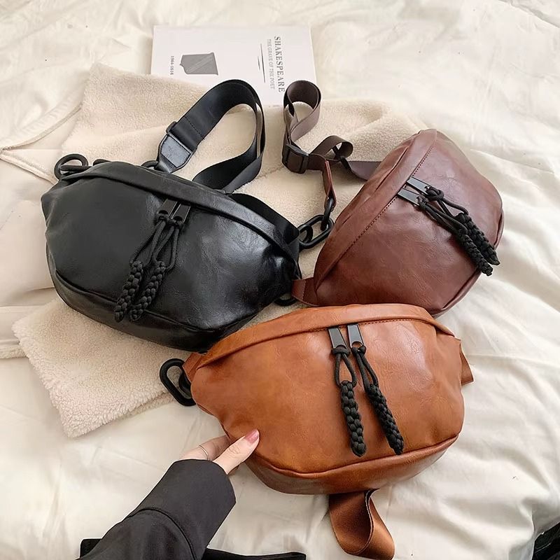 bolsa feminina pochete, bolsa feminina transversal moderna, bolsa feminina crossbody, bolsa feminina pequena prática, bolsa feminina moderna urbana, bolsa feminina pochete elegante, bolsa feminina leve, bolsa feminina casual moderna, bolsa feminina versátil, bolsa feminina compacta, bolsa feminina ombro pequena, bolsa feminina estilo pochete