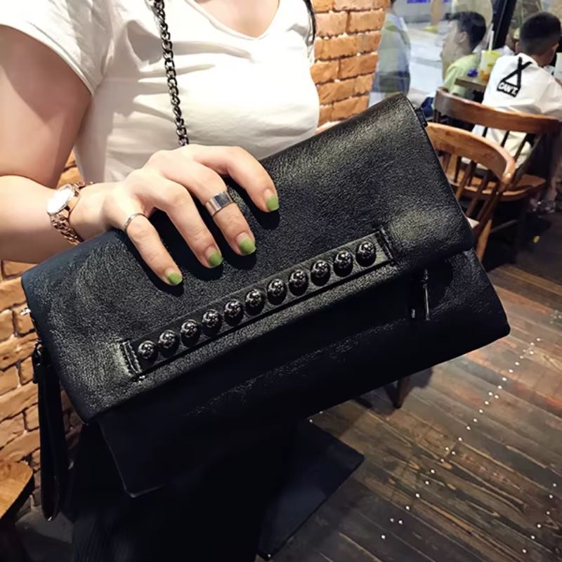 bolsa clutch feminina,
clutch feminina para festa,
bolsa de festa feminina,
bolsa clutch com alça,
clutch feminina elegante,
bolsa feminina para eventos,
bolsa de mão feminina,
clutch estruturada feminina,
bolsa feminina sofisticada,
clutch feminina moderna