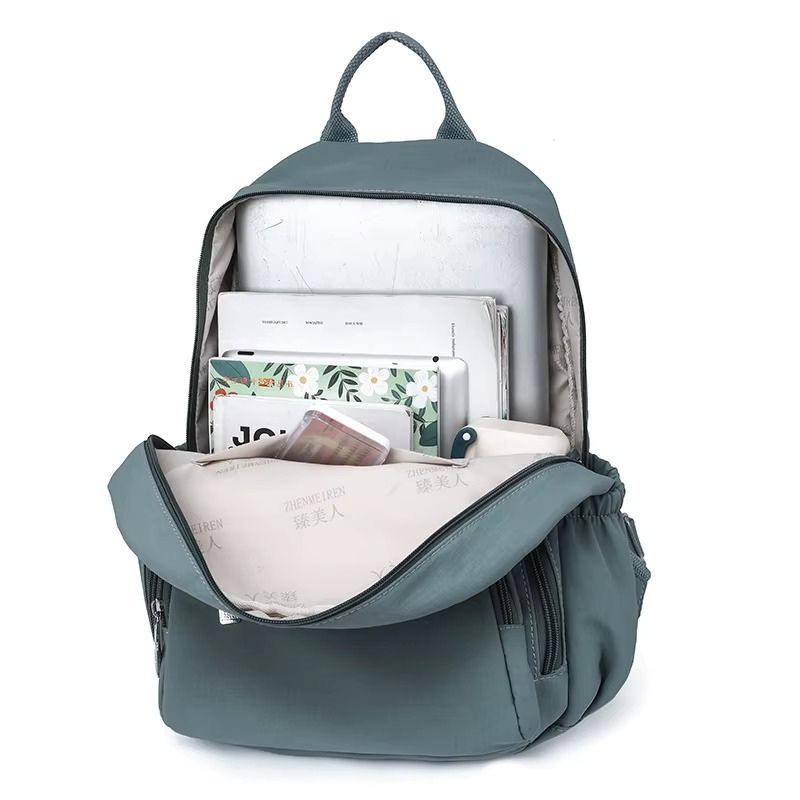 mochila feminina nylon, mochila feminina grande, mochila feminina para trabalho, mochila feminina para estudo, mochila feminina A4, mochila feminina resistente, mochila feminina leve, mochila feminina moderna, mochila feminina com divisórias, mochila feminina casual, mochila feminina confortável, mochila feminina espaçosa