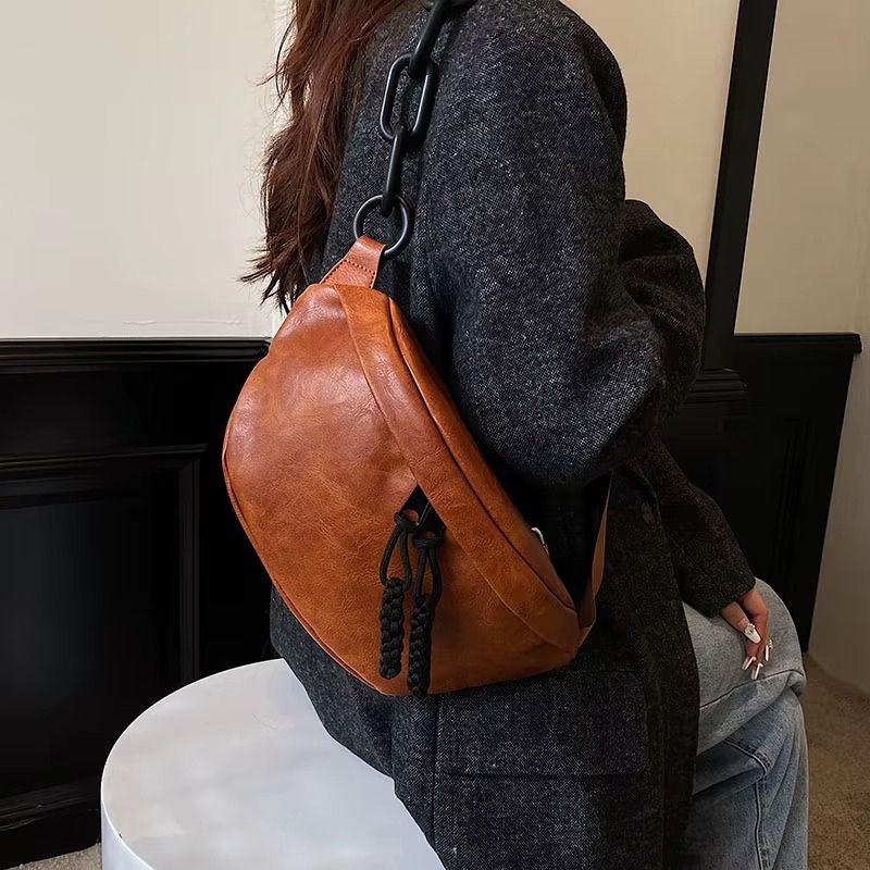 bolsa feminina pochete, bolsa feminina transversal moderna, bolsa feminina crossbody, bolsa feminina pequena prática, bolsa feminina moderna urbana, bolsa feminina pochete elegante, bolsa feminina leve, bolsa feminina casual moderna, bolsa feminina versátil, bolsa feminina compacta, bolsa feminina ombro pequena, bolsa feminina estilo pochete