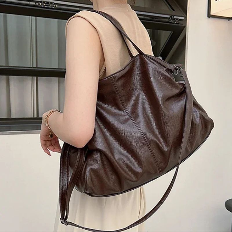 bolsa feminina grande, bolsa feminina grande Malu, bolsa Malu, bolsa feminina tiracolo, bolsa tiracolo feminina, bolsa tiracolo grande, bolsa feminina grande tiracolo, bolsa tote feminina, bolsa tote grande, bolsa feminina tote, bolsa tipo saco feminina, bolsa saco feminina, bolsa feminina tipo saco, bolsa saco grande, bolsa feminina couro PU, bolsa couro PU feminina, bolsa grande couro PU, bolsa feminina espaçosa, bolsa grande espaçosa, bolsa feminina 43 cm, bolsa grande 43 cm, bolsa feminina para o dia a
