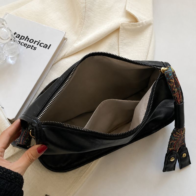 bolsa feminina tiracolo, bolsa feminina simone, bolsa feminina pequena, bolsa feminina média, bolsa feminina couro sintético, bolsa feminina couro PU, bolsa feminina macia, bolsa feminina elegante, bolsa feminina moderna, bolsa feminina casual, bolsa feminina ombro, bolsa feminina transversal, bolsa feminina baguete, bolsa feminina premium, bolsa feminina sofisticada, bolsa feminina fashion, bolsa feminina alça estampada, bolsa feminina alça pavão, bolsa feminina exclusiva, bolsa feminina preta, bolsa femin