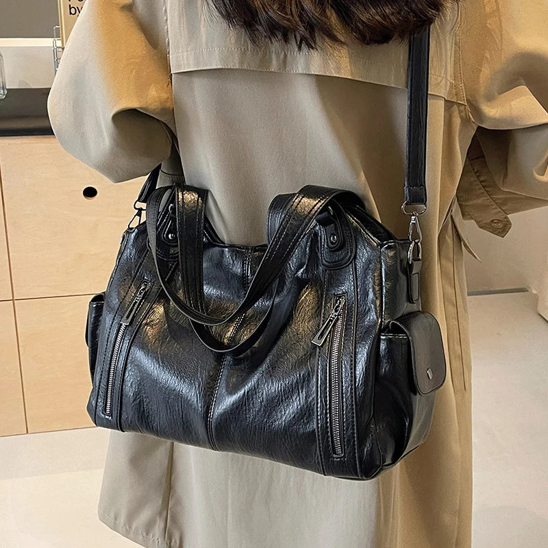 bolsa feminina grande tiracolo, bolsa feminina grande com bolsos, bolsa feminina couro macio grande, bolsa feminina espaçosa, bolsa feminina organizada, bolsa feminina prática grande, bolsa feminina dia a dia grande, bolsa feminina ombro grande, bolsa feminina funcional, bolsa feminina moderna grande, bolsa feminina com ziper, bolsa feminina elegante grande