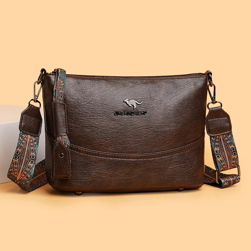 bolsa transversal feminina,
bolsa tiracolo,
bolsa grande feminina,
bolsa feminina,
Bolsa e Mochila,
bolsa de couro feminina,
bolsa de couro,
bolsa couro