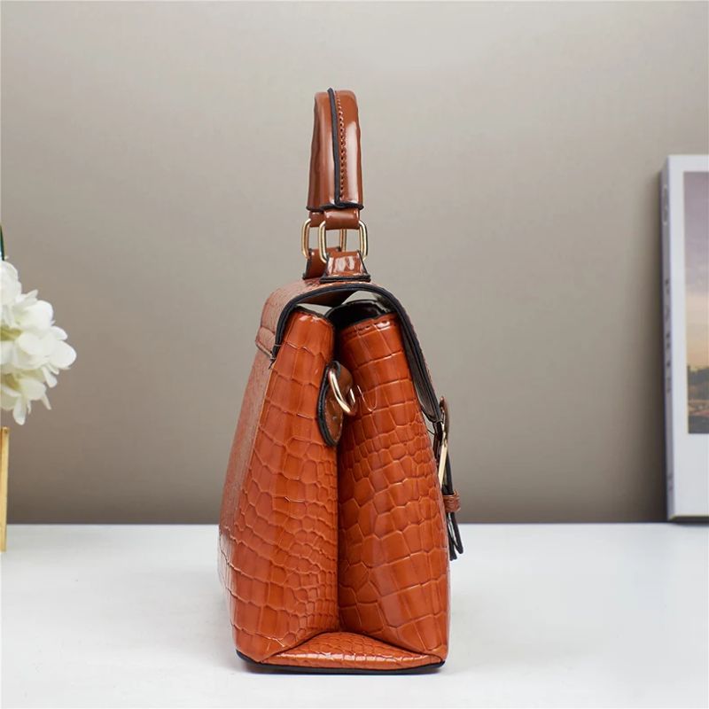 bolsa transversal feminina,
bolsa tiracolo,
bolsa feminina,
bolsa de couro feminina,
bolsa de couro,
bolsa couro,
bolsa crocodilo,
bolsa textura crocodilo,
bolsa para festas feminina