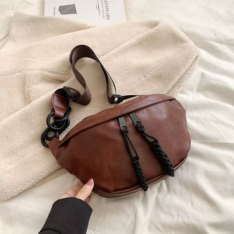 bolsa feminina pochete, bolsa feminina transversal moderna, bolsa feminina crossbody, bolsa feminina pequena prática, bolsa feminina moderna urbana, bolsa feminina pochete elegante, bolsa feminina leve, bolsa feminina casual moderna, bolsa feminina versátil, bolsa feminina compacta, bolsa feminina ombro pequena, bolsa feminina estilo pochete