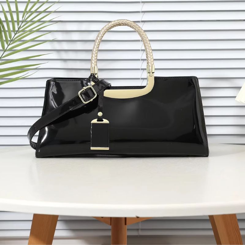 bolsa clutch feminina, clutch feminina de luxo, bolsa feminina envernizada, bolsa feminina brilhante, clutch feminina elegante, bolsa feminina sofisticada, bolsa feminina luxo, bolsa feminina para festa, bolsa feminina para casamento, clutch feminina moderna, bolsa feminina premium, bolsa feminina elegante para eventos, clutch feminina refinada, bolsa feminina moderna luxo, bolsa feminina estruturada, bolsa feminina glamourosa, bolsa feminina com alça dourada, bolsa feminina fashion, clutch feminina preta, 