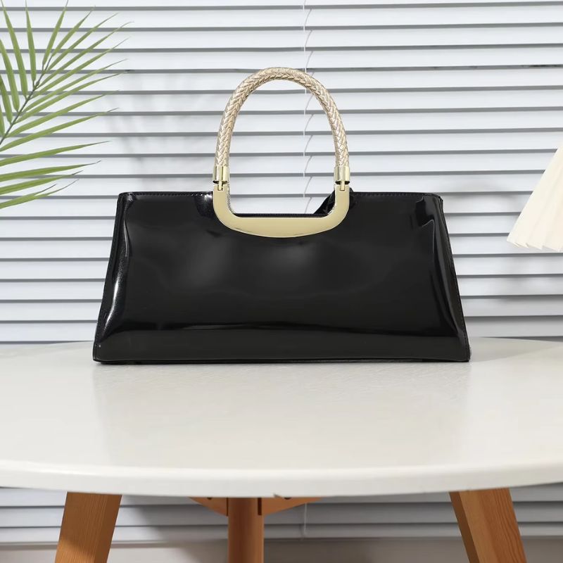 bolsa clutch feminina, clutch feminina de luxo, bolsa feminina envernizada, bolsa feminina brilhante, clutch feminina elegante, bolsa feminina sofisticada, bolsa feminina luxo, bolsa feminina para festa, bolsa feminina para casamento, clutch feminina moderna, bolsa feminina premium, bolsa feminina elegante para eventos, clutch feminina refinada, bolsa feminina moderna luxo, bolsa feminina estruturada, bolsa feminina glamourosa, bolsa feminina com alça dourada, bolsa feminina fashion, clutch feminina preta, 