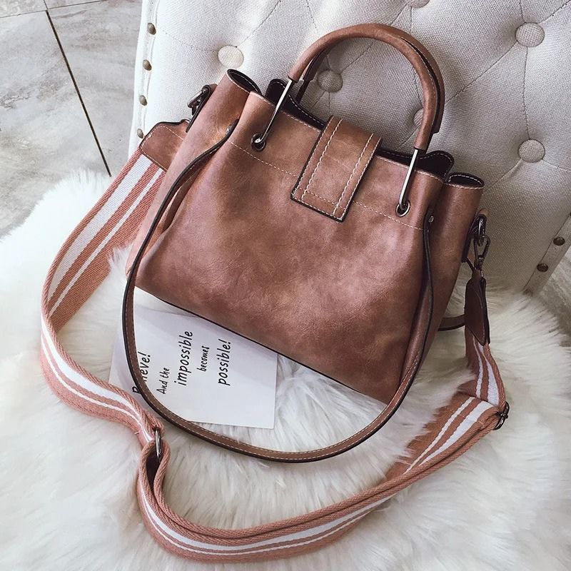 bolsa feminina tiracolo, bolsa feminina moderna, bolsa feminina elegante, bolsa feminina estruturada, bolsa feminina média, bolsa feminina sofisticada, bolsa feminina casual chic, bolsa feminina com alça larga, bolsa feminina transversal, bolsa feminina premium, bolsa feminina caramelo, bolsa feminina preta, bolsa feminina rosé, bolsa feminina fashion, bolsa feminina moderna elegante, bolsa feminina de ombro, bolsa feminina estilosa, bolsa feminina versátil, bolsa feminina para dia a dia, bolsa feminina Ana