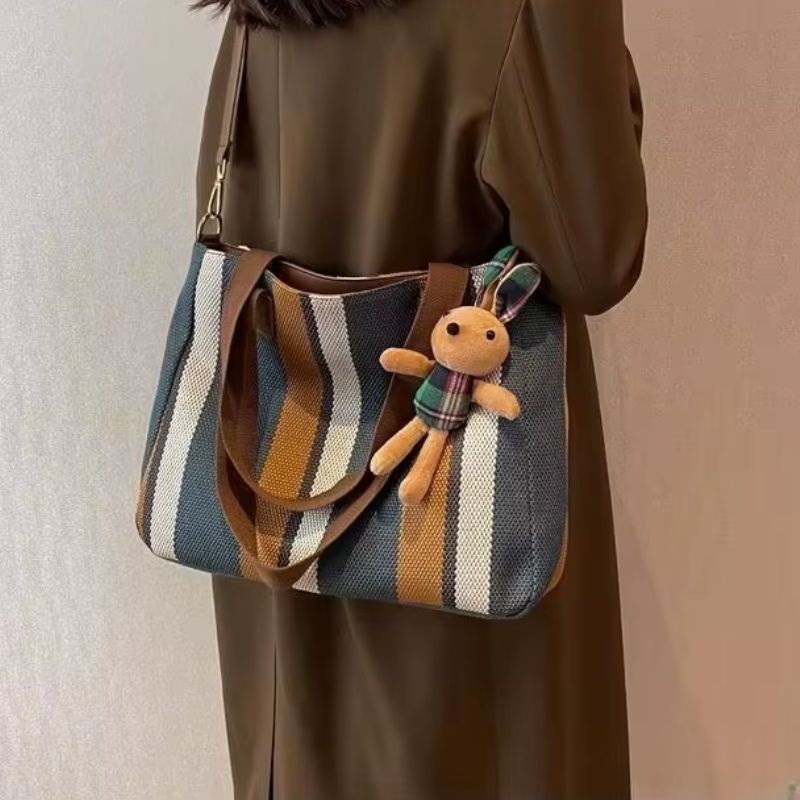 bolsa feminina, bolsa feminina Mel, bolsa Mel, bolsa feminina tipo sacola, bolsa tipo sacola feminina, bolsa sacola feminina, bolsa feminina de tecido, bolsa de tecido feminina, bolsa feminina listrada, bolsa listrada feminina, bolsa de tecido listrada, bolsa feminina tamanho médio, bolsa feminina média, bolsa média feminina, bolsa feminina média espaçosa, bolsa feminina 38 cm, bolsa feminina 38x28, bolsa feminina 38x28x11, bolsa feminina de ombro, bolsa de ombro feminina, bolsa feminina com alça longa, bol