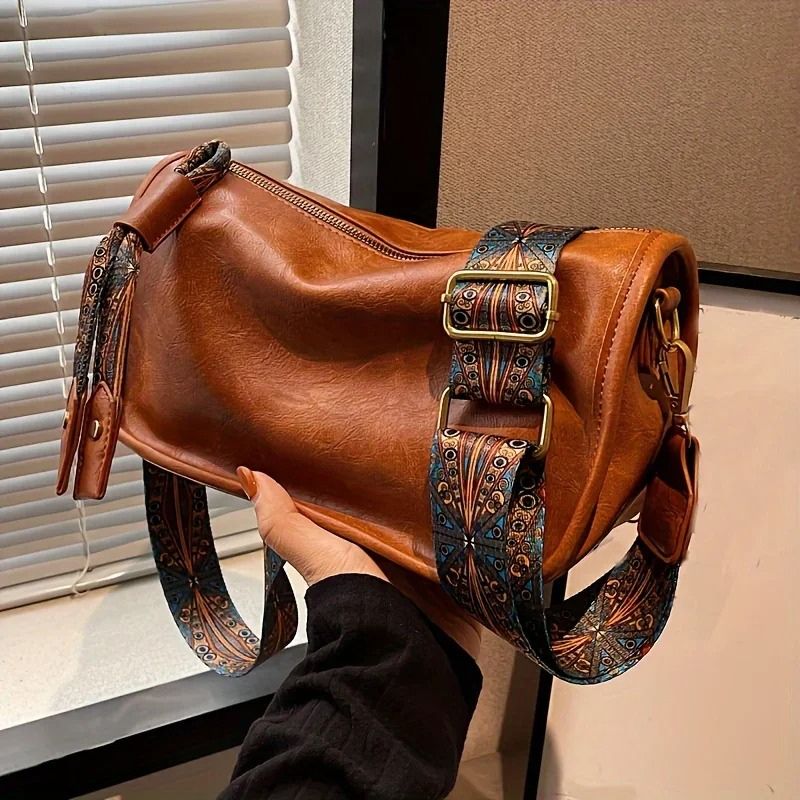 bolsa feminina tiracolo, bolsa feminina simone, bolsa feminina pequena, bolsa feminina média, bolsa feminina couro sintético, bolsa feminina couro PU, bolsa feminina macia, bolsa feminina elegante, bolsa feminina moderna, bolsa feminina casual, bolsa feminina ombro, bolsa feminina transversal, bolsa feminina baguete, bolsa feminina premium, bolsa feminina sofisticada, bolsa feminina fashion, bolsa feminina alça estampada, bolsa feminina alça pavão, bolsa feminina exclusiva, bolsa feminina preta, bolsa femin