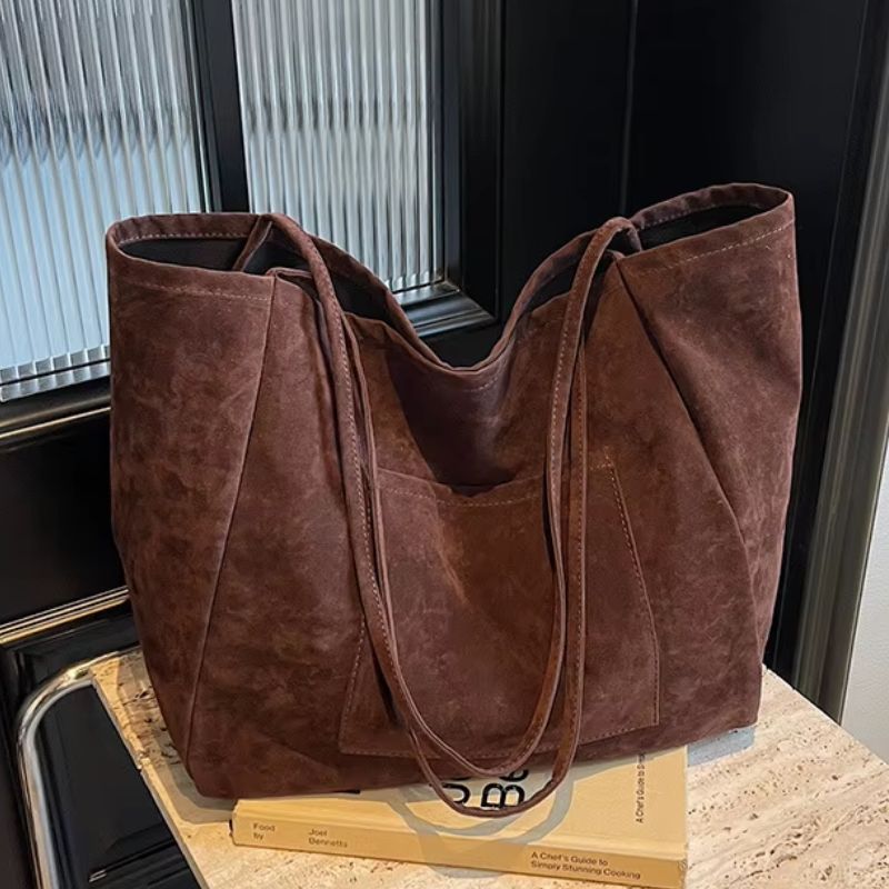 bolsa feminina grande, bolsa feminina grande Juci, bolsa Juci, bolsa tipo saco feminina, bolsa saco feminina, bolsa feminina suede, bolsa feminina em suede, bolsa suede sintético, bolsa em suede sintético, bolsa estilo camurça, bolsa feminina estilo camurça, bolsa camurça feminina, bolsa efeito camurça, bolsa grande camurça, bolsa grande suede, bolsa de ombro feminina, bolsa feminina de ombro, bolsa grande de ombro, bolsa feminina espaçosa, bolsa grande espaçosa, bolsa feminina para o dia a dia, bolsa grand
