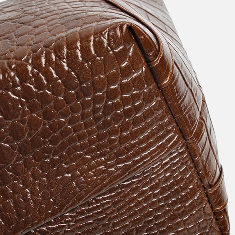 bolsa feminina grande, bolsa feminina tiracolo lisboa, bolsa feminina grande tiracolo, bolsa feminina textura crocodilo, bolsa feminina estilo crocodilo, bolsa feminina envernizada, bolsa feminina brilhante, bolsa feminina elegante, bolsa feminina premium, bolsa feminina sofisticada, bolsa feminina moderna, bolsa feminina luxo, bolsa feminina grande elegante, bolsa feminina para trabalho, bolsa feminina executiva, bolsa feminina espaçosa, bolsa feminina ombro, bolsa feminina casual chic, bolsa feminina fash