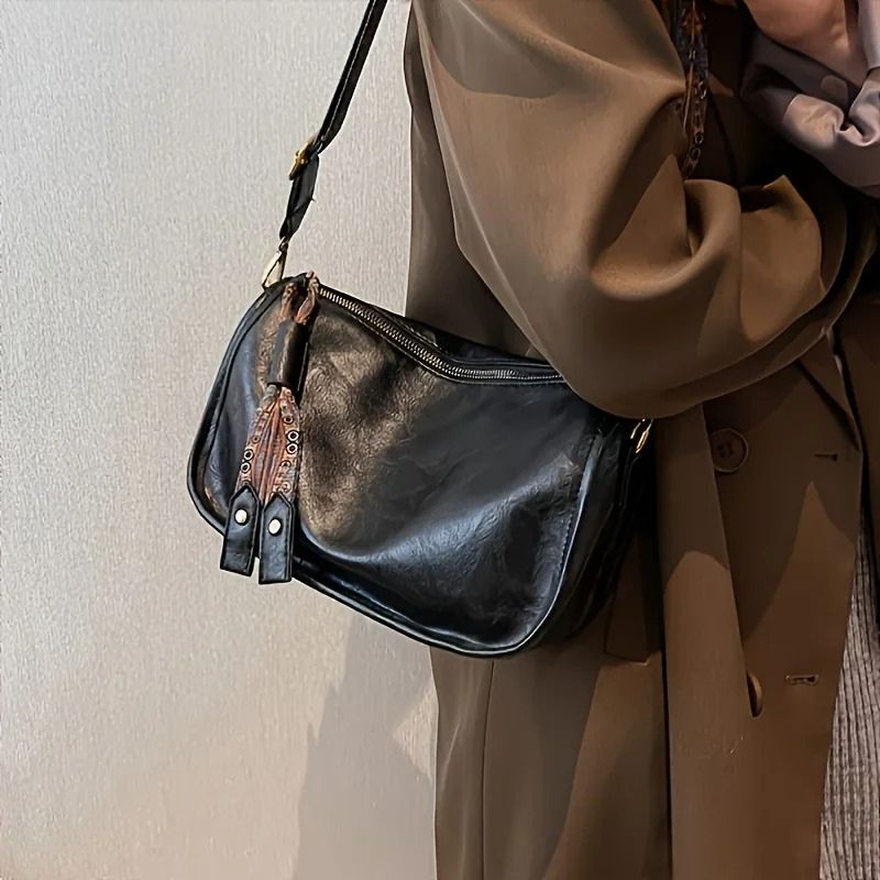 bolsa feminina tiracolo, bolsa feminina simone, bolsa feminina pequena, bolsa feminina média, bolsa feminina couro sintético, bolsa feminina couro PU, bolsa feminina macia, bolsa feminina elegante, bolsa feminina moderna, bolsa feminina casual, bolsa feminina ombro, bolsa feminina transversal, bolsa feminina baguete, bolsa feminina premium, bolsa feminina sofisticada, bolsa feminina fashion, bolsa feminina alça estampada, bolsa feminina alça pavão, bolsa feminina exclusiva, bolsa feminina preta, bolsa femin