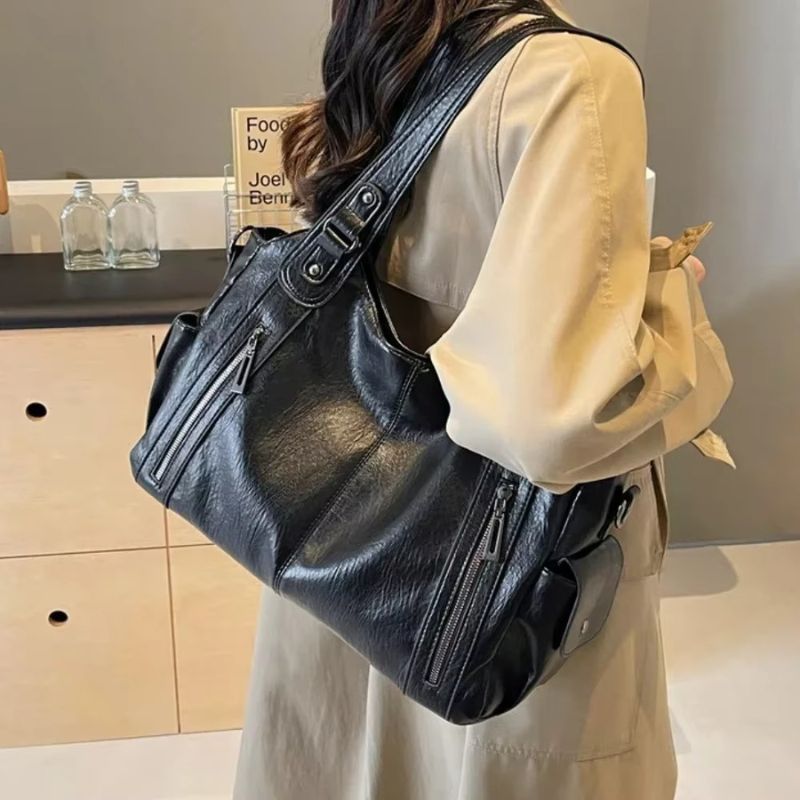 bolsa feminina grande tiracolo, bolsa feminina grande com bolsos, bolsa feminina couro macio grande, bolsa feminina espaçosa, bolsa feminina organizada, bolsa feminina prática grande, bolsa feminina dia a dia grande, bolsa feminina ombro grande, bolsa feminina funcional, bolsa feminina moderna grande, bolsa feminina com ziper, bolsa feminina elegante grande