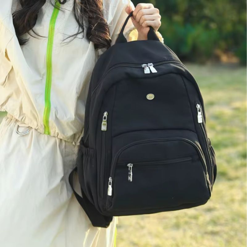 mochila feminina nylon, mochila feminina grande, mochila feminina para trabalho, mochila feminina para estudo, mochila feminina A4, mochila feminina resistente, mochila feminina leve, mochila feminina moderna, mochila feminina com divisórias, mochila feminina casual, mochila feminina confortável, mochila feminina espaçosa