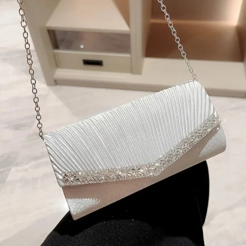 bolsa feminina clutch Gisele, bolsa clutch feminina, clutch feminina, bolsa clutch para festa, bolsa feminina para festa, bolsa de festa feminina, bolsa para casamento, bolsa feminina para casamento, clutch para casamento, bolsa para formatura, clutch para formatura, bolsa feminina para formatura, bolsa pequena para festa, bolsa feminina pequena, bolsa feminina com brilho, bolsa brilhante feminina, clutch com brilho, bolsa de mão feminina, bolsa de mão para festa, bolsa tiracolo para festa, clutch tiracolo,