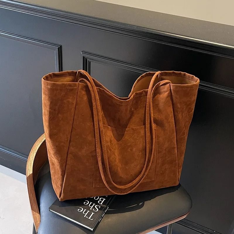 bolsa feminina grande, bolsa feminina grande Juci, bolsa Juci, bolsa tipo saco feminina, bolsa saco feminina, bolsa feminina suede, bolsa feminina em suede, bolsa suede sintético, bolsa em suede sintético, bolsa estilo camurça, bolsa feminina estilo camurça, bolsa camurça feminina, bolsa efeito camurça, bolsa grande camurça, bolsa grande suede, bolsa de ombro feminina, bolsa feminina de ombro, bolsa grande de ombro, bolsa feminina espaçosa, bolsa grande espaçosa, bolsa feminina para o dia a dia, bolsa grand