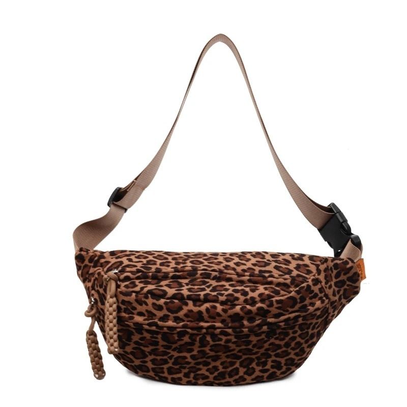 bolsa pochete feminina, bolsa feminina animal print, bolsa feminina leopardo, bolsa feminina estampa de leopardo, pochete feminina moderna, bolsa transversal feminina, bolsa casual feminina, bolsa feminina fashion, bolsa feminina nylon, bolsa feminina estampada, bolsa feminina jovem, bolsa feminina moderna, bolsa feminina confortável, bolsa feminina street style, pochete feminina casual, bolsa feminina compacta, bolsa feminina onça, bolsa feminina leopard print, bolsa feminina estilosa, bolsa feminina Nicol