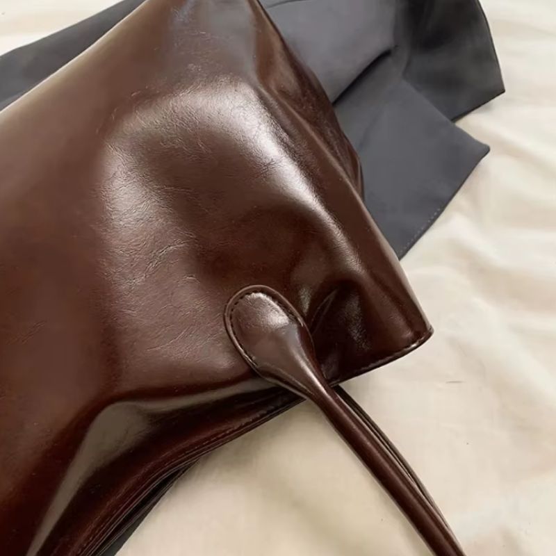 bolsa feminina grande, bolsa feminina de ombro, bolsa grande feminina, bolsa de ombro feminina, bolsa feminina couro PU, bolsa grande couro PU, bolsa feminina Marília, bolsa de ombro grande, bolsa feminina elegante, bolsa feminina moderna, bolsa feminina para trabalho, bolsa feminina para dia a dia, bolsa estilo canoa, bolsa horizontal feminina, bolsa feminina marrom, bolsa feminina preta, bolsa feminina café, bolsa feminina vinho, bolsa couro sintético feminina, bolsa feminina espaçosa