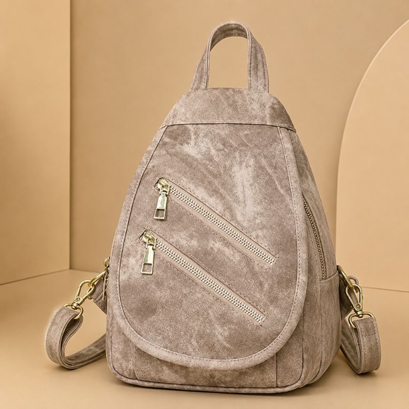 mochila feminina moderna Patricia, mochila feminina, mochila feminina pequena, mochila feminina média, mochila feminina casual, mochila feminina elegante, mochila feminina moderna, mochila feminina couro ecológico, mochila feminina premium, mochila feminina para trabalho, mochila feminina para faculdade, mochila feminina para viagem, mochila feminina para passeio, mochila feminina urbana, mochila feminina fashion, mochila feminina com muitos bolsos, mochila feminina com bolso traseiro, mochila feminina com 