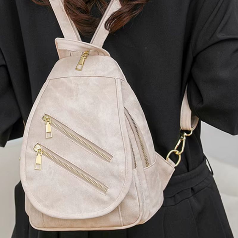 mochila feminina moderna Patricia, mochila feminina, mochila feminina pequena, mochila feminina média, mochila feminina casual, mochila feminina elegante, mochila feminina moderna, mochila feminina couro ecológico, mochila feminina premium, mochila feminina para trabalho, mochila feminina para faculdade, mochila feminina para viagem, mochila feminina para passeio, mochila feminina urbana, mochila feminina fashion, mochila feminina com muitos bolsos, mochila feminina com bolso traseiro, mochila feminina com 